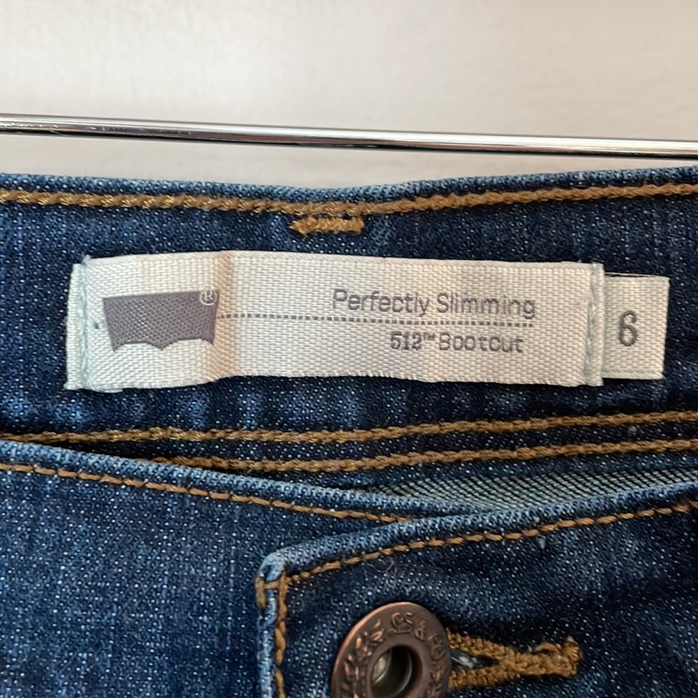 Levi Jeans 512 Bootcut Perfectly Slimming Stretch Size 6L Dark Wash 28x34 - Picture 5 of 13